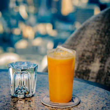 Image on non-alcohol beverage